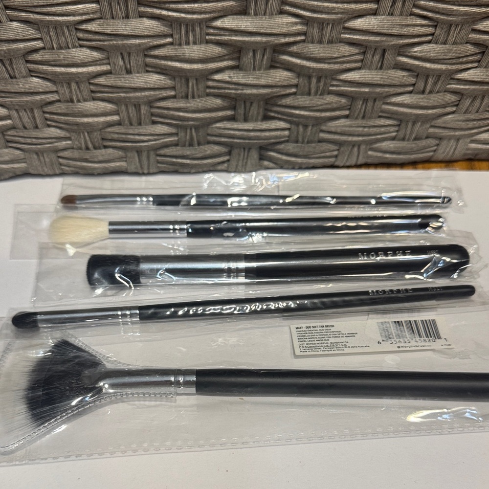 Morphe Black and Silver Fan & Eye, Crease, contour, blender Set 5 brushes